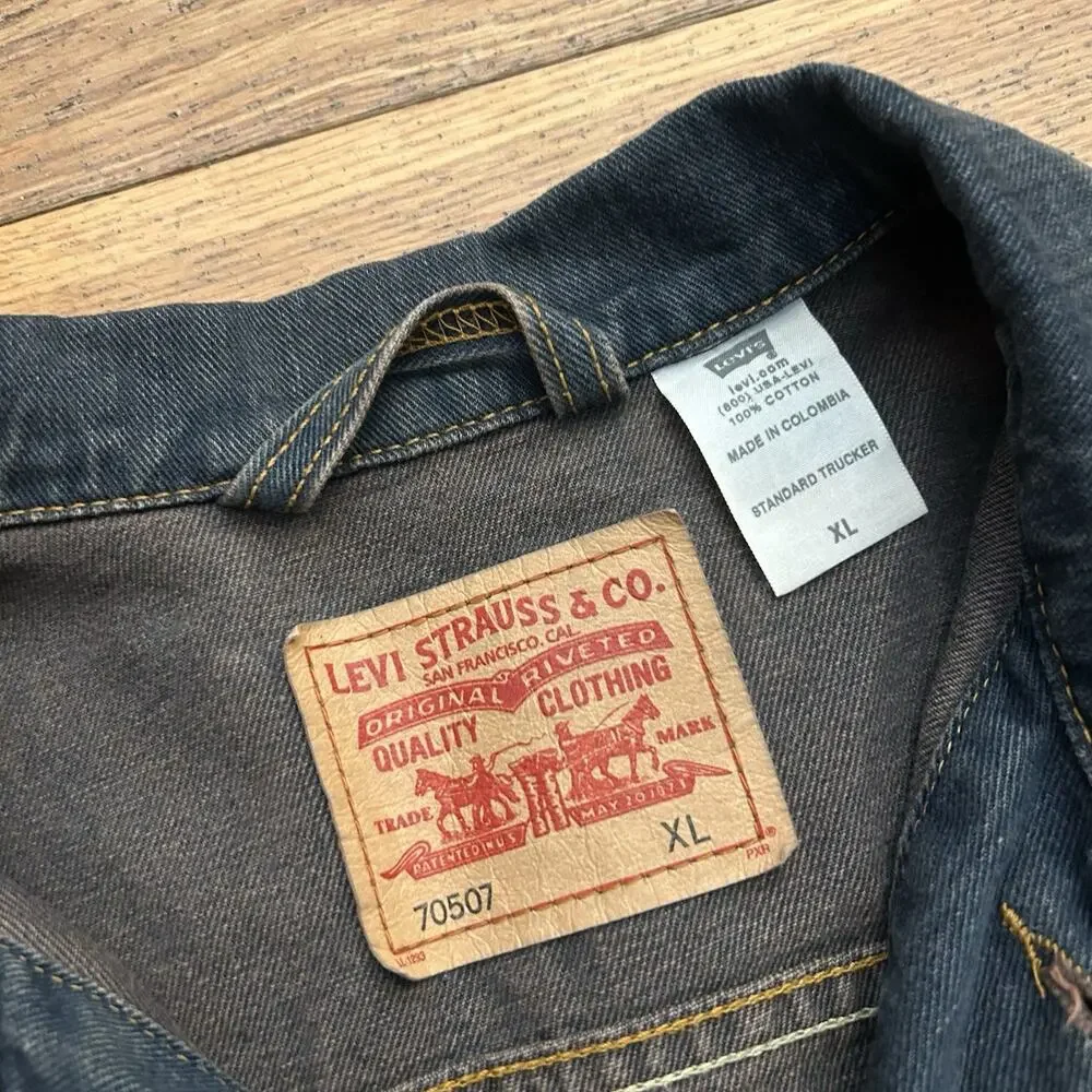 Vintage 2005 Levi’s Standard Trucker 70507 Dark Wash Y2K Denim Jacket XL